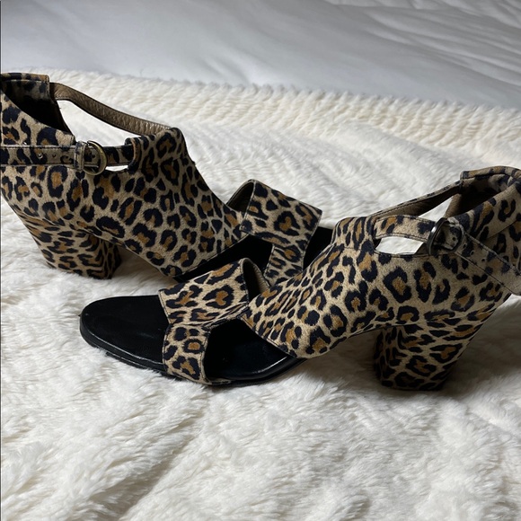 Anyi Lu Electra Leopard Print Women's Sandals - Picture 6 of 8